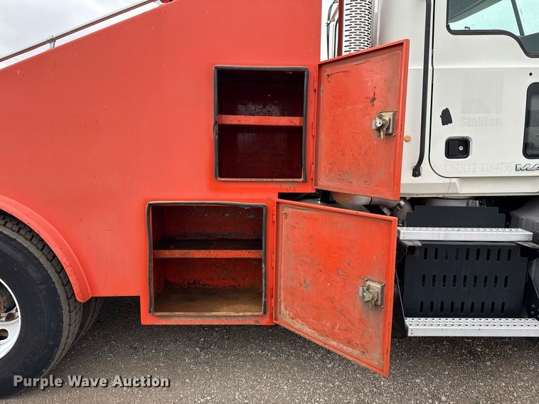 image for item EG5712 2013 Mack CXU612 toter truck