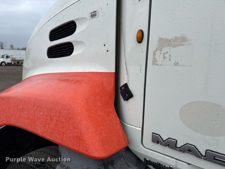 image for item EG5712 2013 Mack CXU612 toter truck