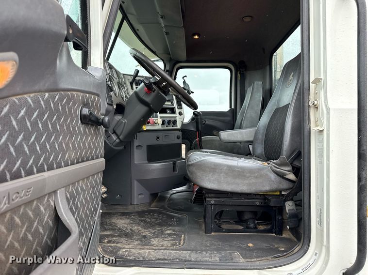 image for item EG5712 2013 Mack CXU612 toter truck