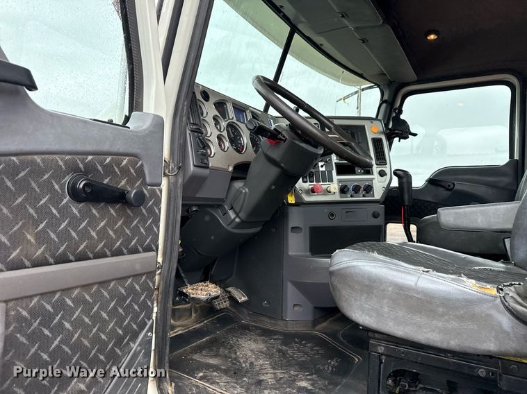 image for item EG5712 2013 Mack CXU612 toter truck