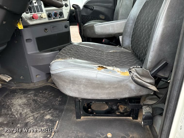 image for item EG5712 2013 Mack CXU612 toter truck