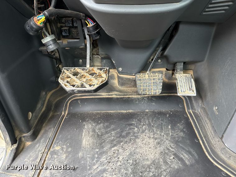 image for item EG5712 2013 Mack CXU612 toter truck