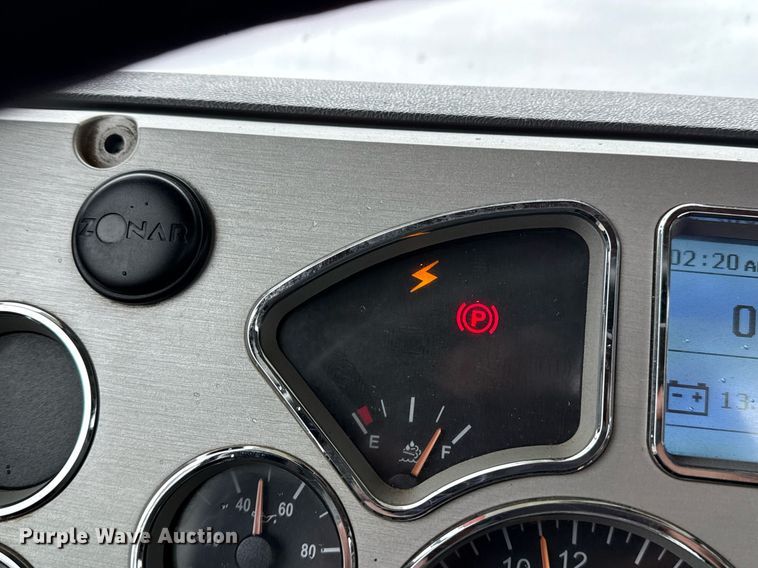 image for item EG5712 2013 Mack CXU612 toter truck