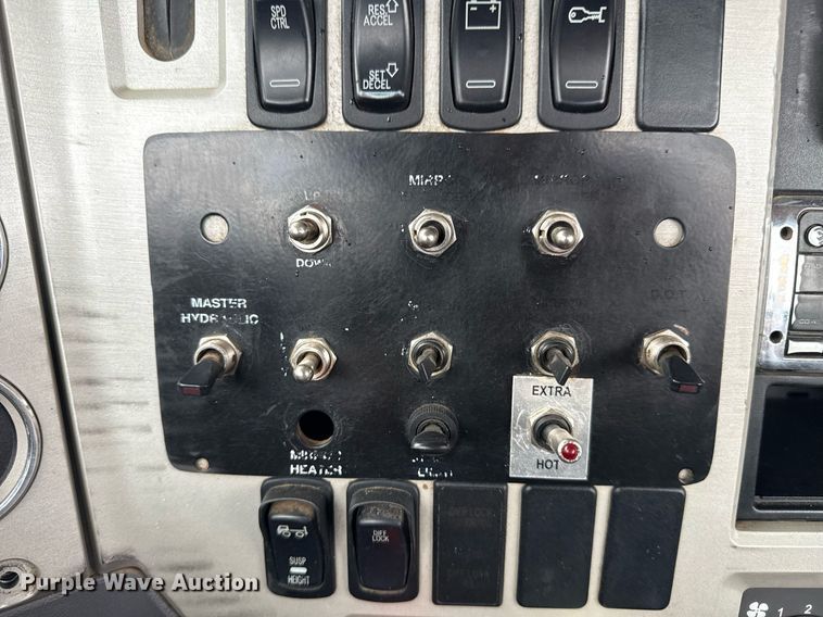 image for item EG5712 2013 Mack CXU612 toter truck