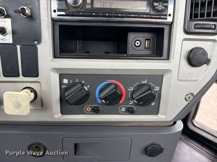 image for item EG5712 2013 Mack CXU612 toter truck