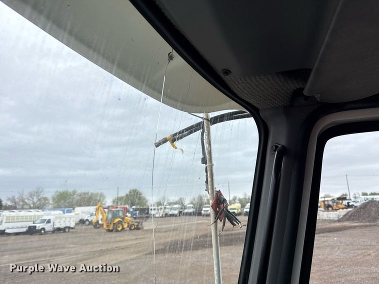 image for item EG5712 2013 Mack CXU612 toter truck