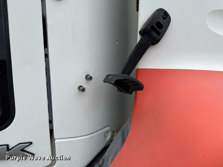 image for item EG5712 2013 Mack CXU612 toter truck