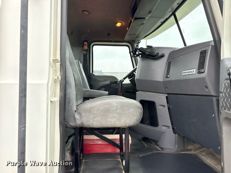 image for item EG5712 2013 Mack CXU612 toter truck