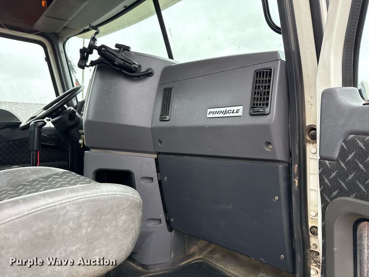 image for item EG5712 2013 Mack CXU612 toter truck