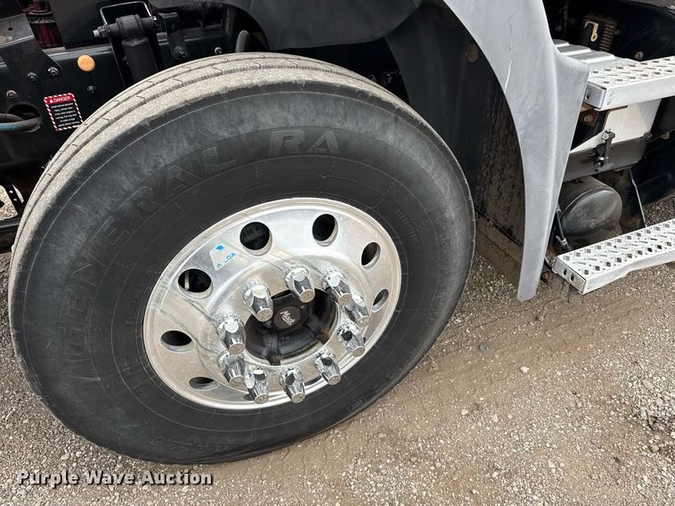 image for item EG5712 2013 Mack CXU612 toter truck