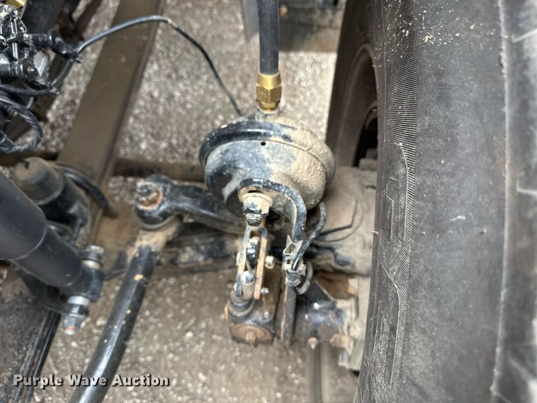 image for item EG5712 2013 Mack CXU612 toter truck