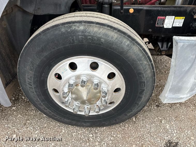 image for item EG5712 2013 Mack CXU612 toter truck