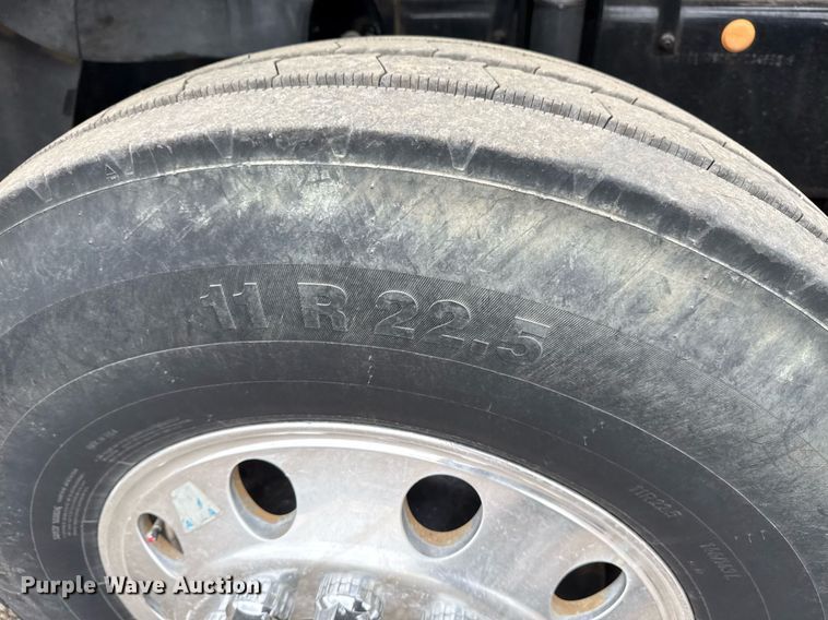 image for item EG5712 2013 Mack CXU612 toter truck