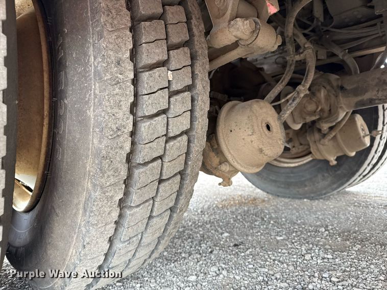 image for item EG5712 2013 Mack CXU612 toter truck