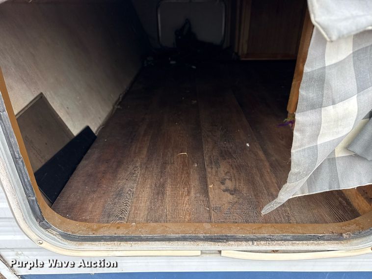 image for item EG5723 2004 Jayco Inc Jay Flight camper