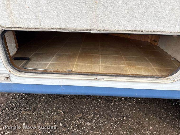 image for item EG5723 2004 Jayco Inc Jay Flight camper