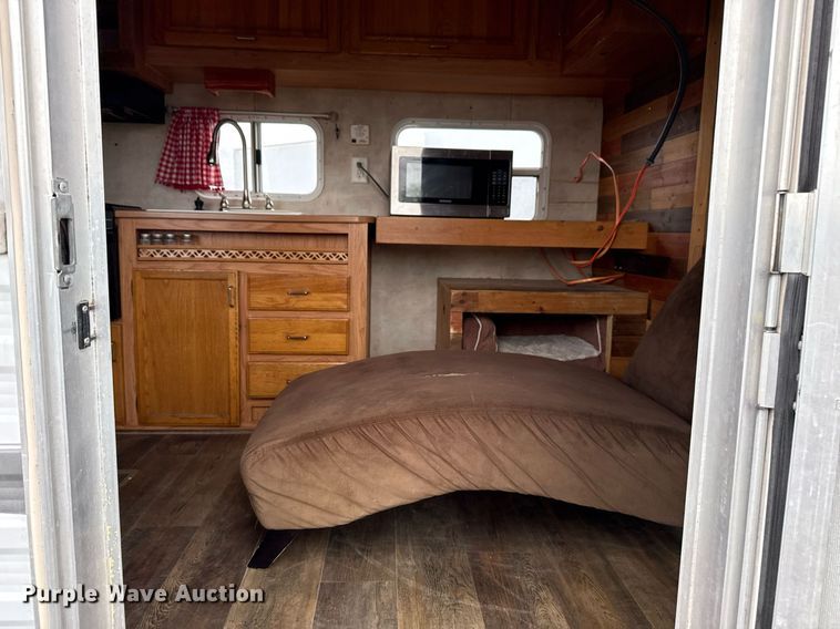 image for item EG5723 2004 Jayco Inc Jay Flight camper