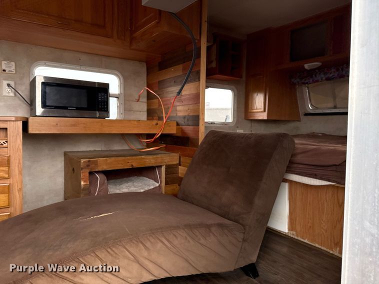 image for item EG5723 2004 Jayco Inc Jay Flight camper