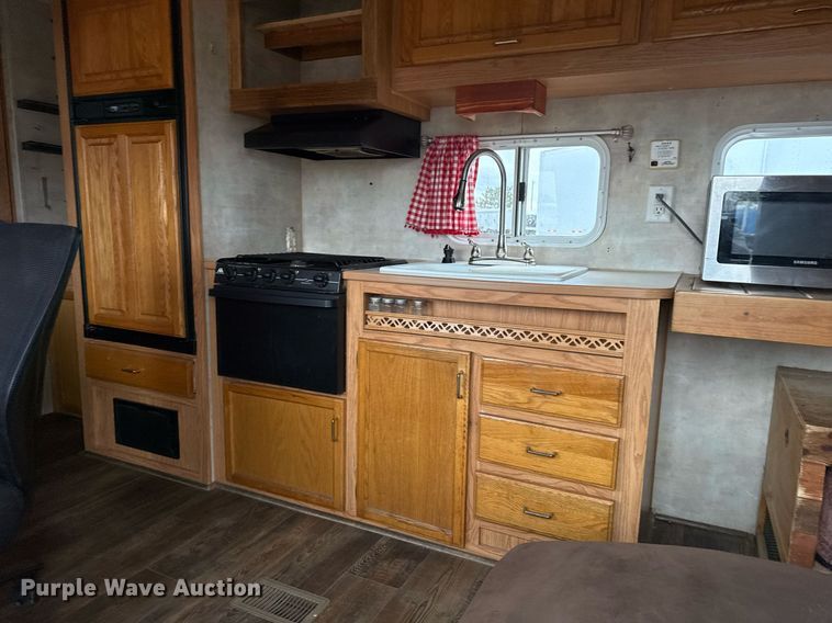 image for item EG5723 2004 Jayco Inc Jay Flight camper