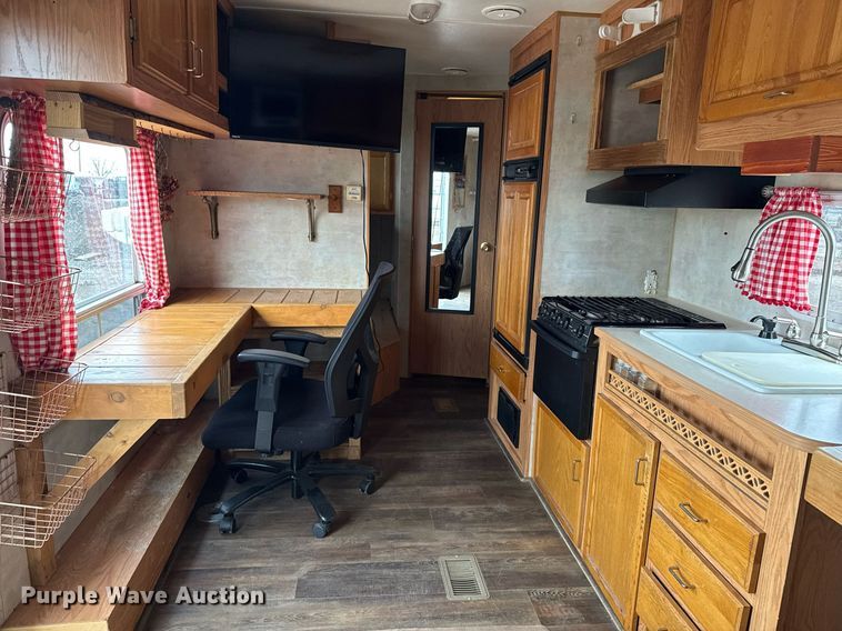 image for item EG5723 2004 Jayco Inc Jay Flight camper