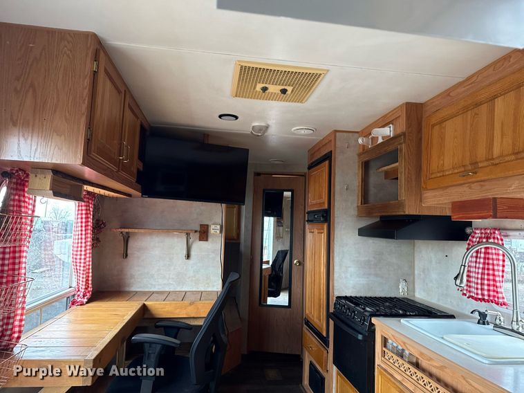 image for item EG5723 2004 Jayco Inc Jay Flight camper