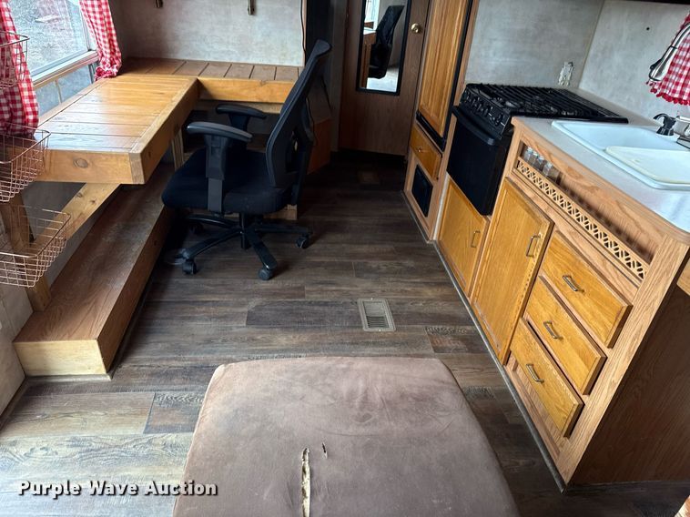 image for item EG5723 2004 Jayco Inc Jay Flight camper