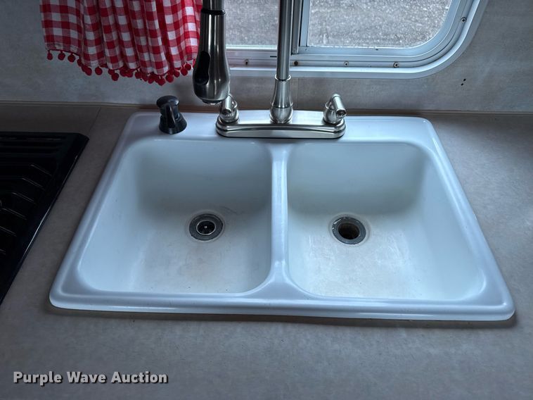 image for item EG5723 2004 Jayco Inc Jay Flight camper