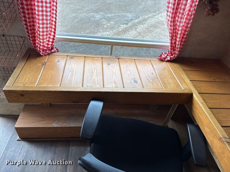 image for item EG5723 2004 Jayco Inc Jay Flight camper