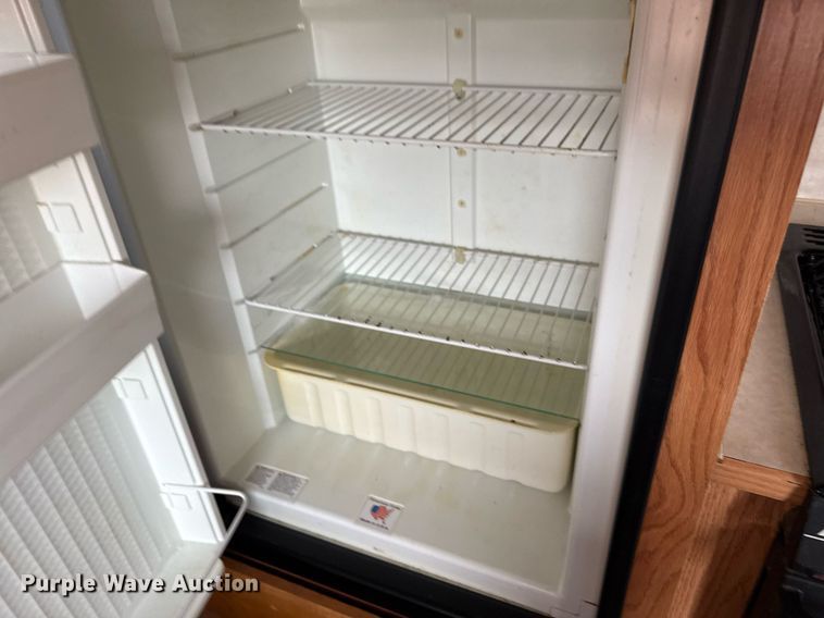 image for item EG5723 2004 Jayco Inc Jay Flight camper