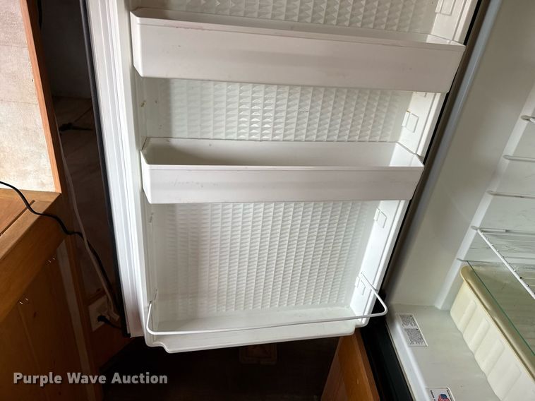 image for item EG5723 2004 Jayco Inc Jay Flight camper