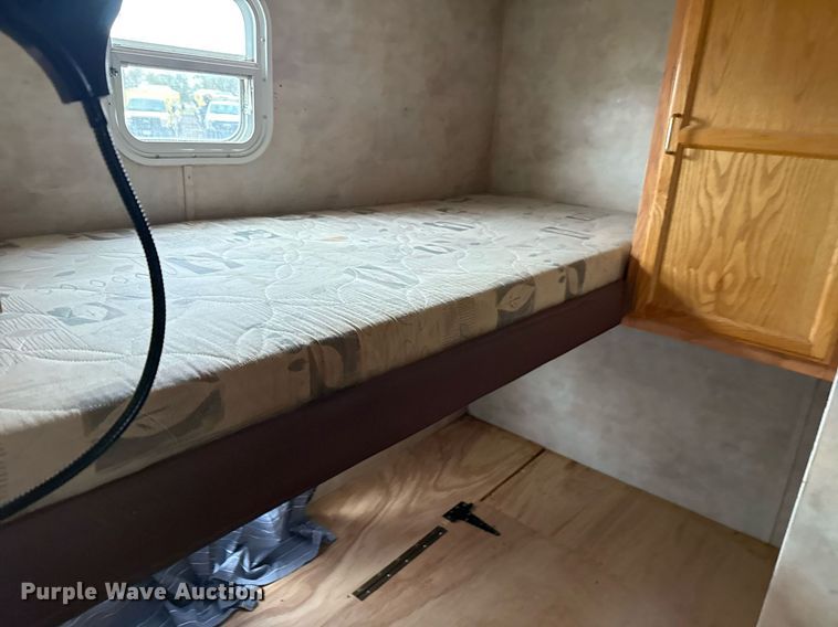 image for item EG5723 2004 Jayco Inc Jay Flight camper