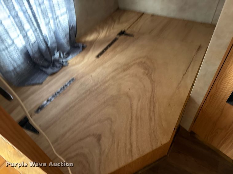 image for item EG5723 2004 Jayco Inc Jay Flight camper