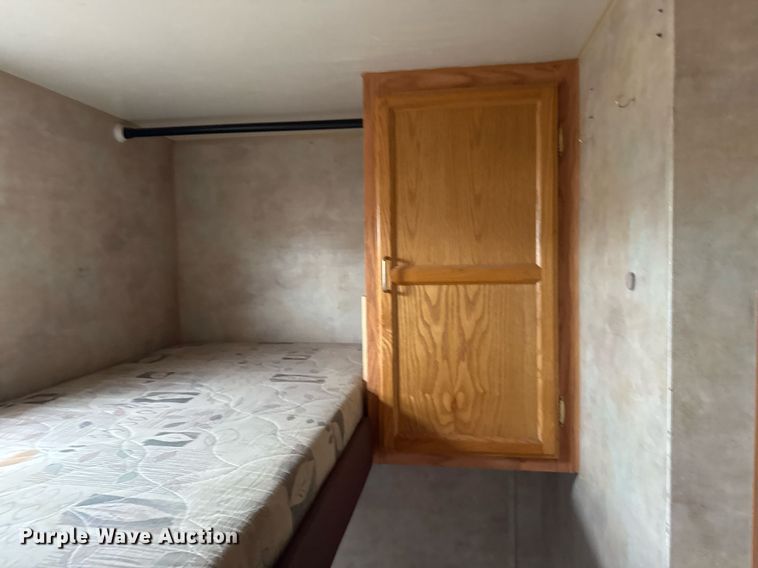 image for item EG5723 2004 Jayco Inc Jay Flight camper