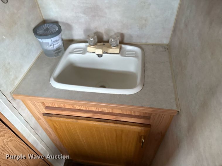 image for item EG5723 2004 Jayco Inc Jay Flight camper