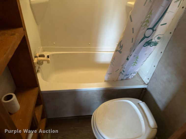 image for item EG5723 2004 Jayco Inc Jay Flight camper