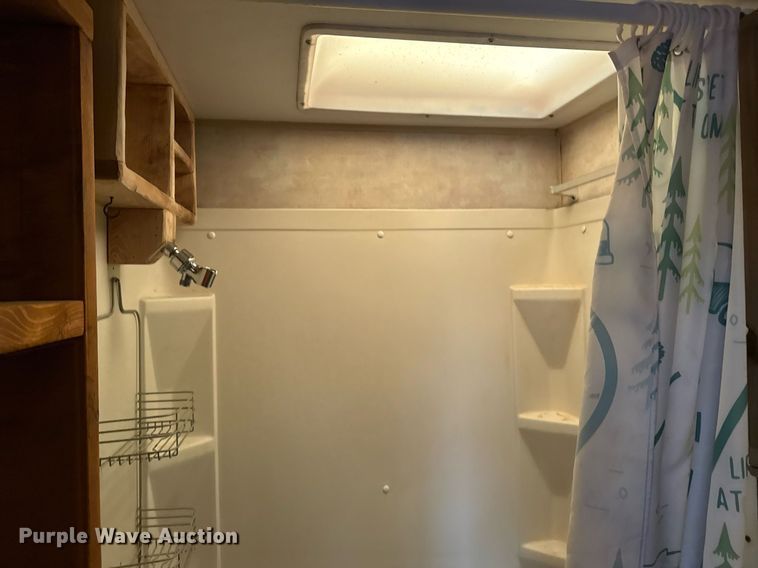 image for item EG5723 2004 Jayco Inc Jay Flight camper