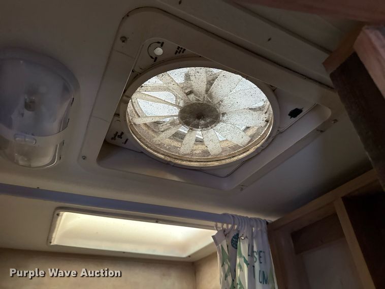 image for item EG5723 2004 Jayco Inc Jay Flight camper