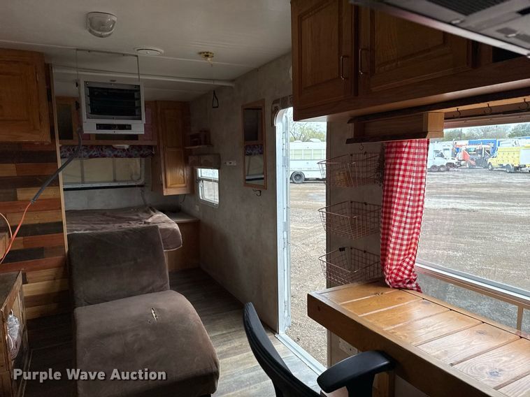 image for item EG5723 2004 Jayco Inc Jay Flight camper