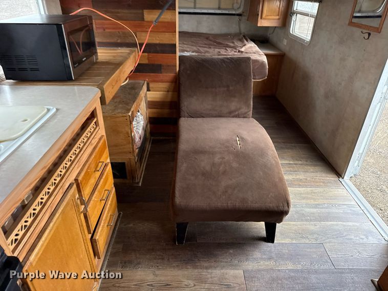 image for item EG5723 2004 Jayco Inc Jay Flight camper