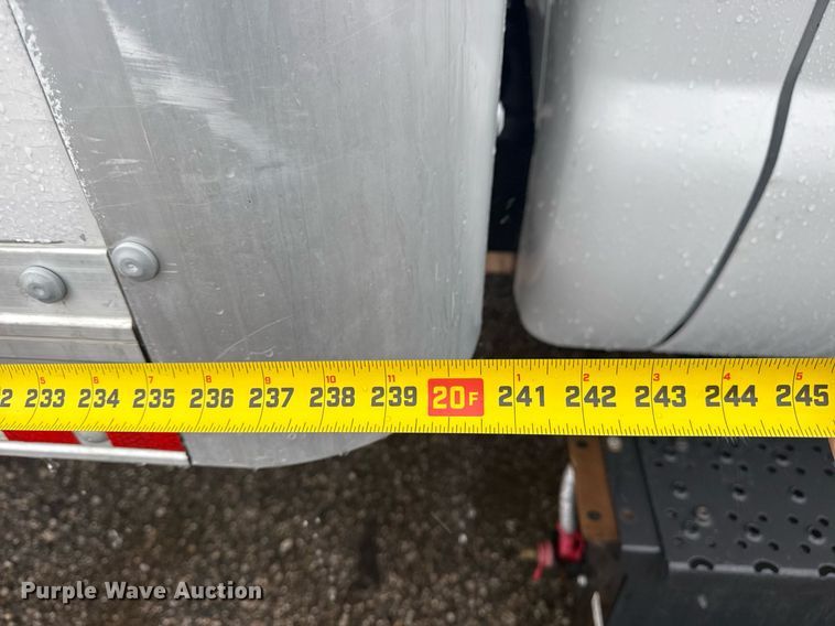 image for item EG5726 2016 Ford F650 Super Duty box truck