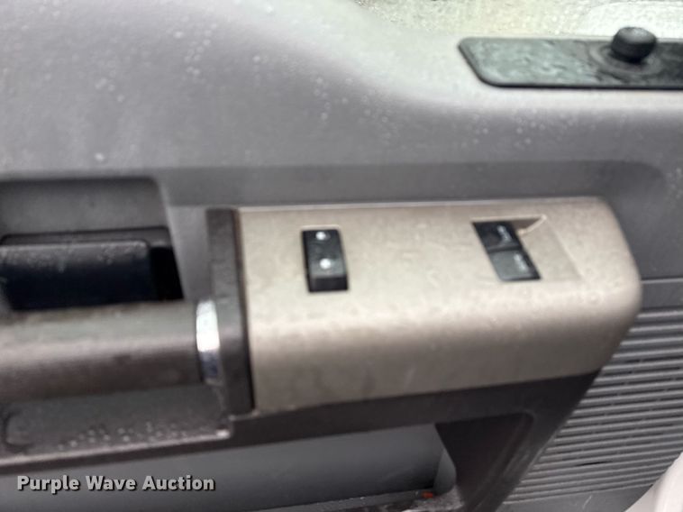 image for item EG5726 2016 Ford F650 Super Duty box truck