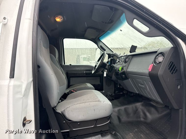 image for item EG5726 2016 Ford F650 Super Duty box truck