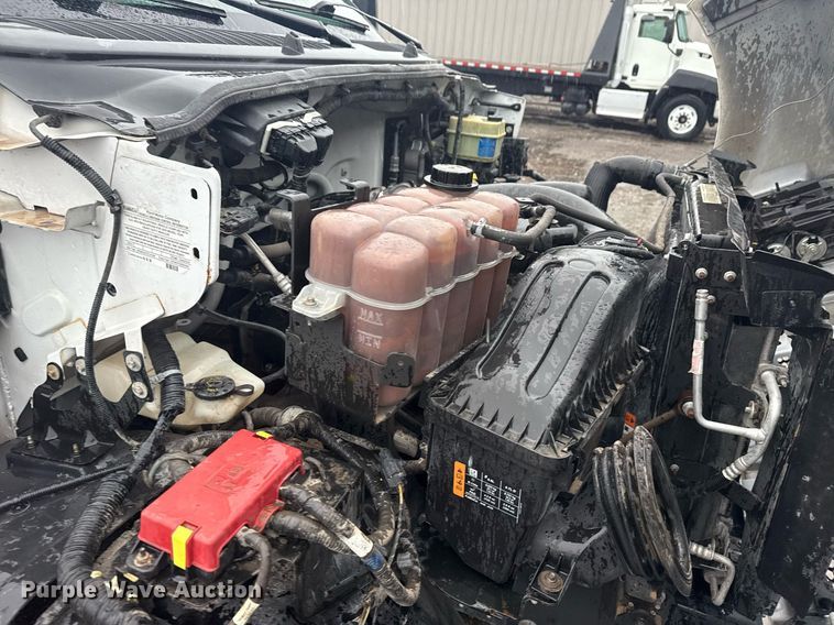 image for item EG5726 2016 Ford F650 Super Duty box truck