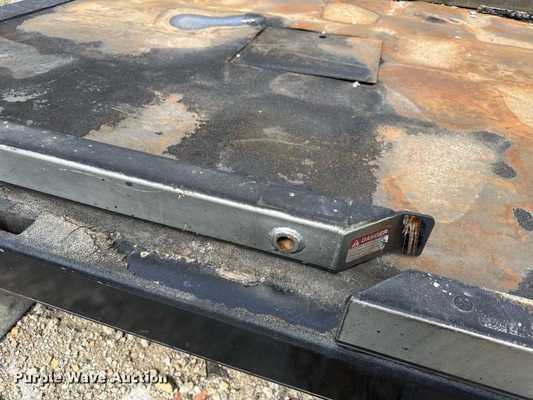 image for item EG6273 Deweze 684 hydraulic bale bed