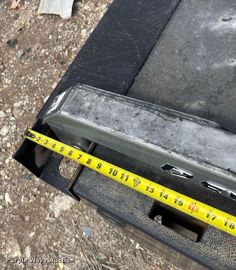 image for item EG6273 Deweze 684 hydraulic bale bed