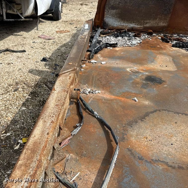 image for item EG6273 Deweze 684 hydraulic bale bed