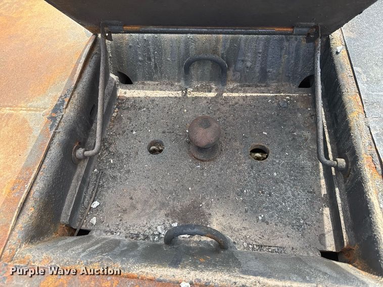 image for item EG6273 Deweze 684 hydraulic bale bed