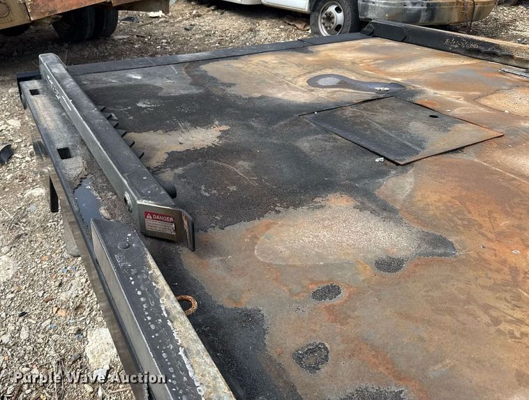 image for item EG6273 Deweze 684 hydraulic bale bed