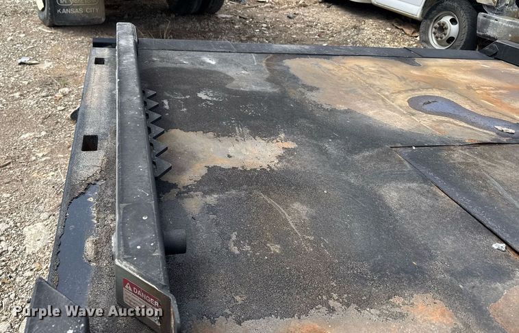 image for item EG6273 Deweze 684 hydraulic bale bed