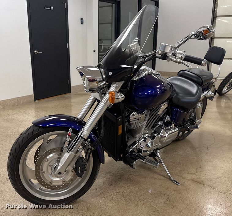 image for item EG8070 2002 Honda VTX1800C motorcycle